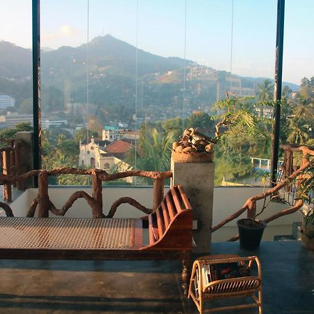 Bed and Breakfast Square Peg à Kandy Extérieur photo