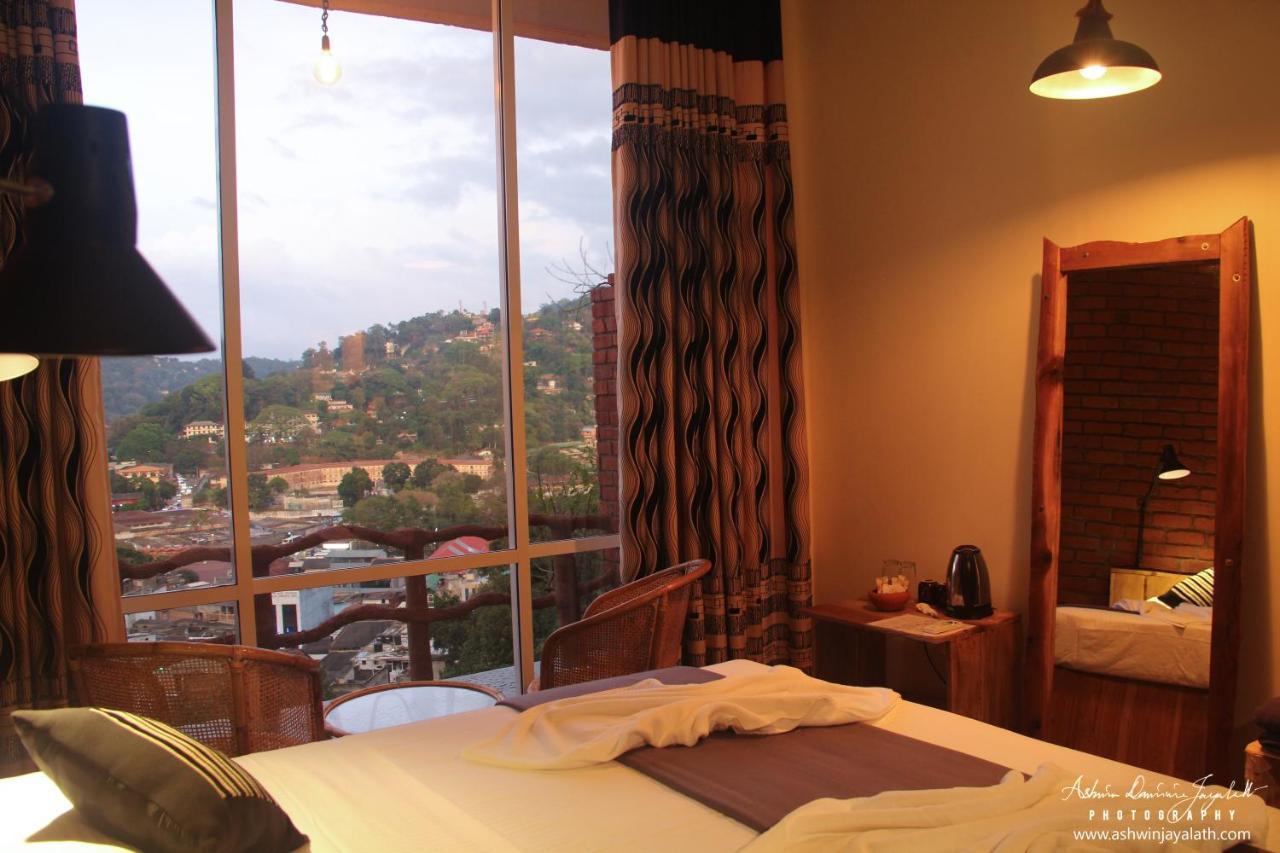 Bed and Breakfast Square Peg à Kandy Extérieur photo